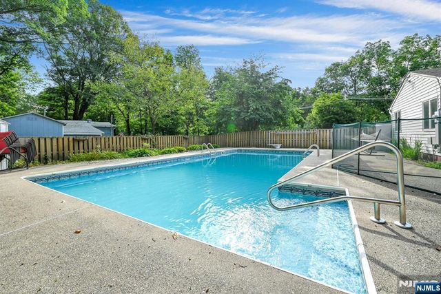 380 Ringwood Avenue, Wanaque, NJ 07465