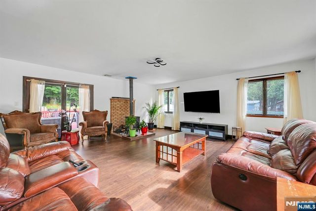 380 Ringwood Avenue, Wanaque, NJ 07465