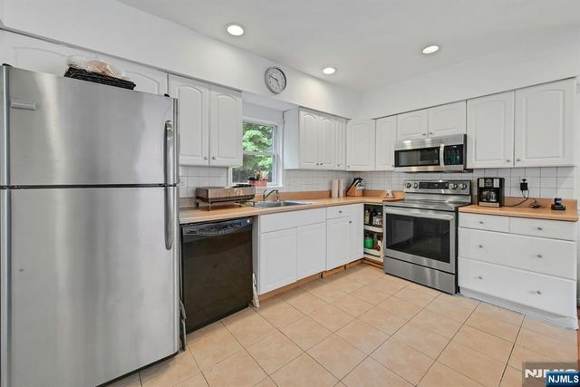 380 Ringwood Avenue, Wanaque, NJ 07465
