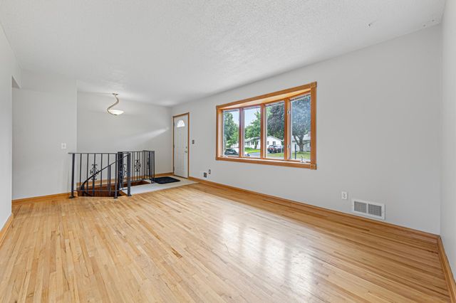 2033 Bluestone Lane, Eagan, MN 55122