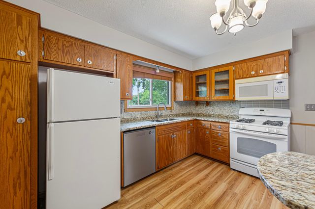 2033 Bluestone Lane, Eagan, MN 55122