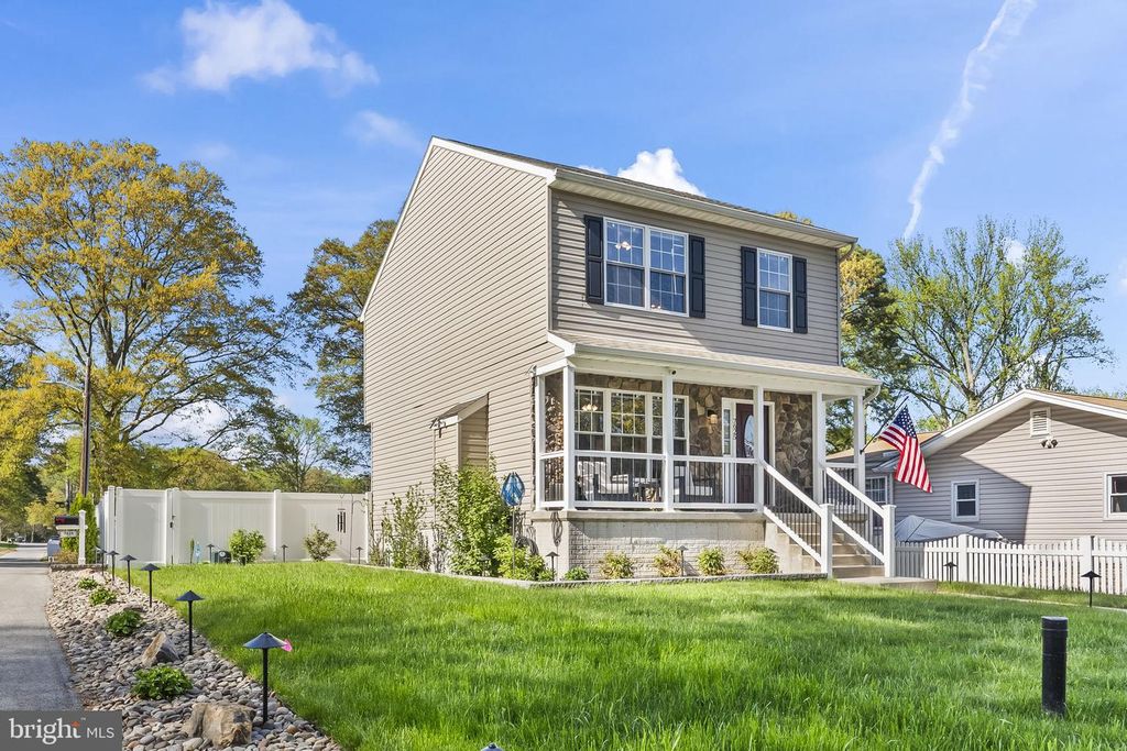Image 2 of property listing at 7625 3RD ST, Pasadena, MD 21122
