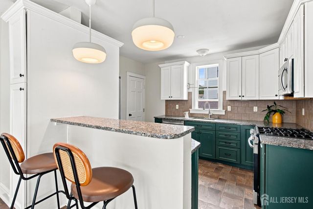 59 Lloyd Street, Edison, NJ 08817