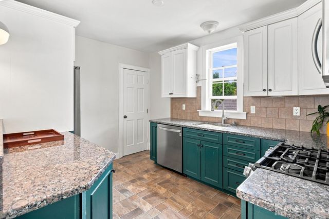 59 Lloyd Street, Edison, NJ 08817