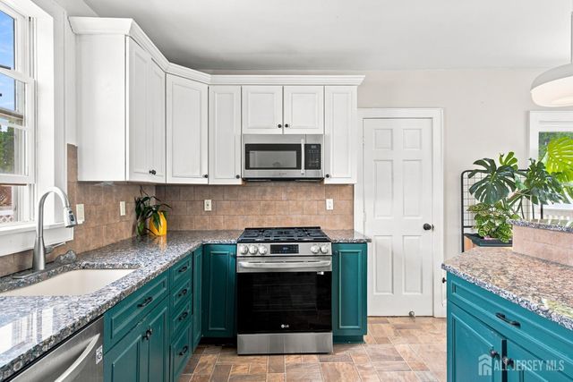 59 Lloyd Street, Edison, NJ 08817