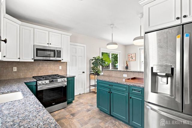 59 Lloyd Street, Edison, NJ 08817