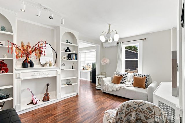 59 Lloyd Street, Edison, NJ 08817