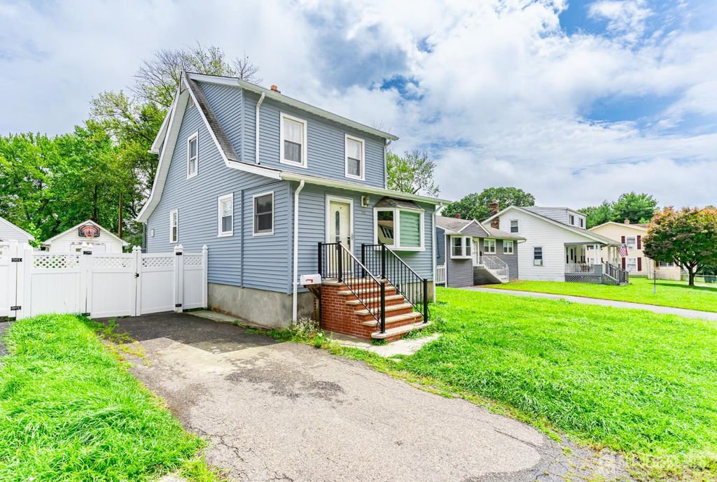 59 Lloyd Street, Edison, NJ 08817