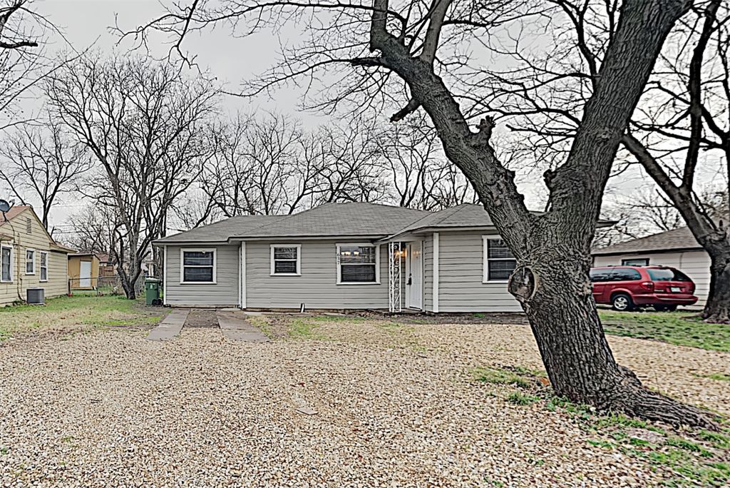 637 Cimarron Trace, Grand Prairie, TX 75051