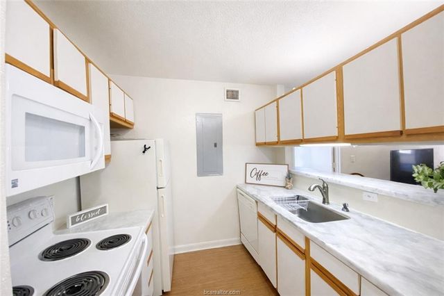 515 Southwest Parkway 103, College Station, TX 77840