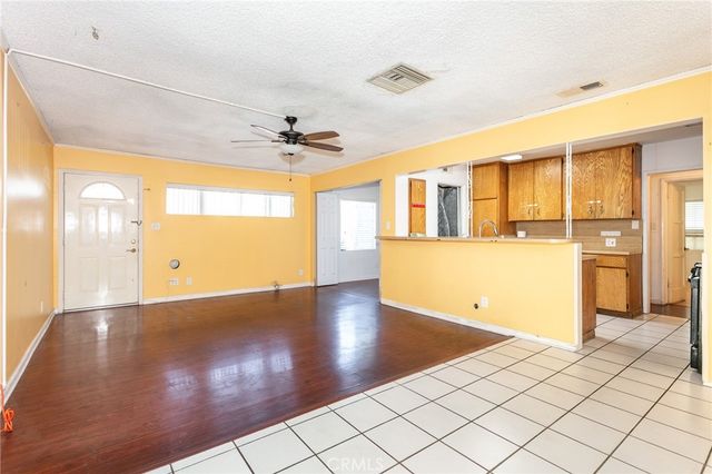 8465 Hazeltine, Panorama City, CA 91402