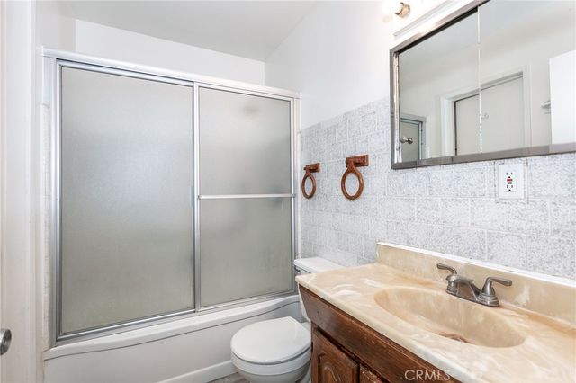 8465 Hazeltine, Panorama City, CA 91402