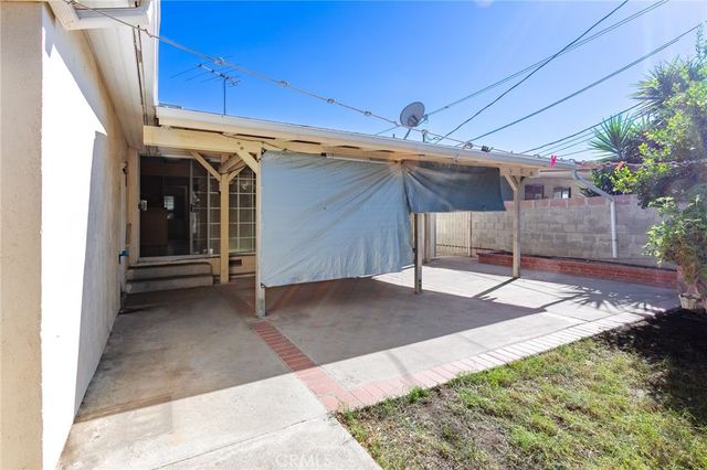8465 Hazeltine, Panorama City, CA 91402