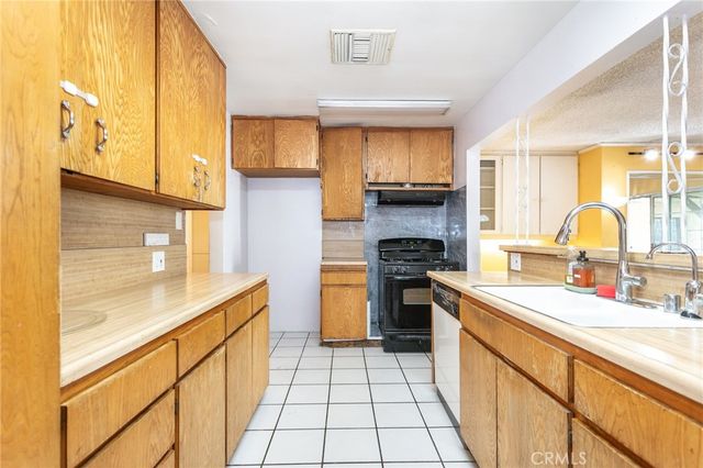 8465 Hazeltine, Panorama City, CA 91402