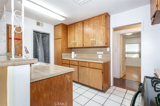 8465 Hazeltine, Panorama City, CA 91402