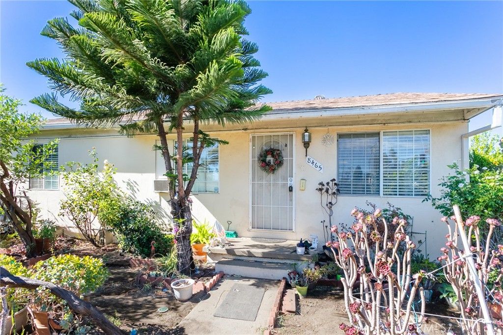 8465 Hazeltine, Panorama City, CA 91402 — exterior