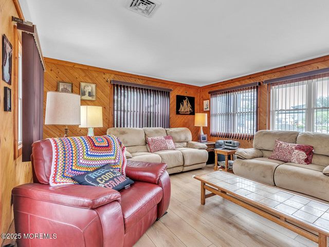 18 Beacon Drive, Waretown, NJ 08758