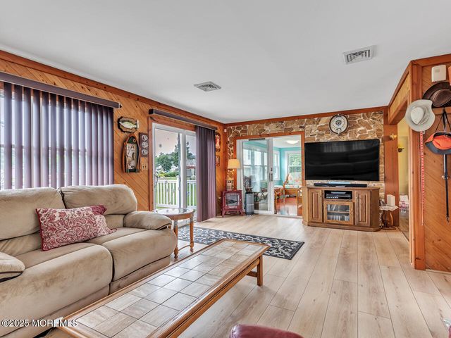 18 Beacon Drive, Waretown, NJ 08758