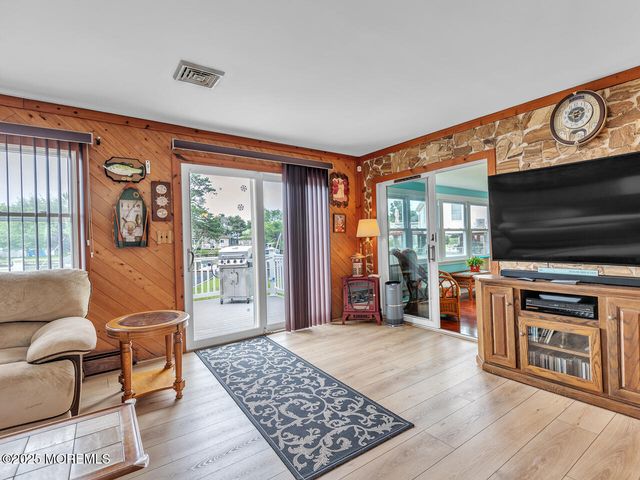 18 Beacon Drive, Waretown, NJ 08758
