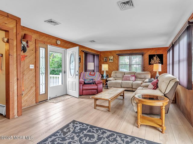 18 Beacon Drive, Waretown, NJ 08758