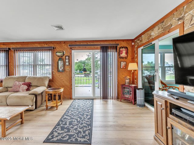 18 Beacon Drive, Waretown, NJ 08758