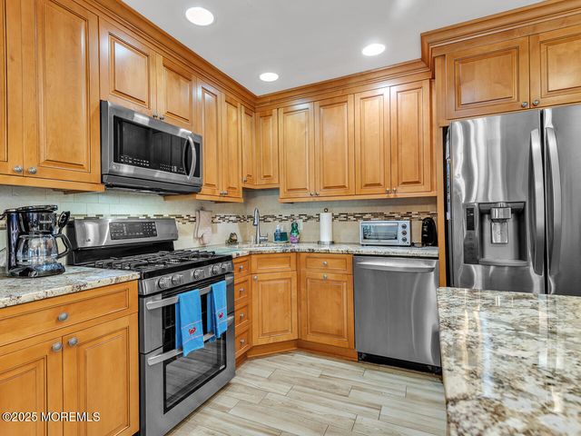 18 Beacon Drive, Waretown, NJ 08758