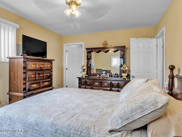 18 Beacon Drive, Waretown, NJ 08758
