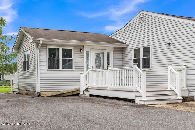 18 Beacon Drive, Waretown, NJ 08758