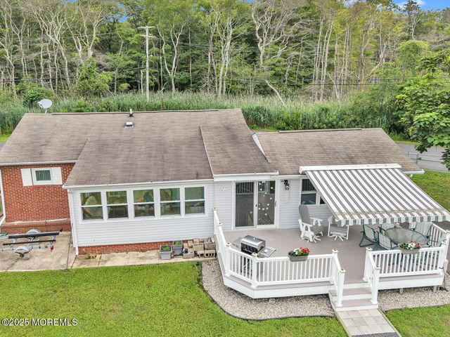 18 Beacon Drive, Waretown, NJ 08758