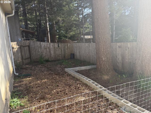 2175 DEADY St, Port Orford, OR 97465