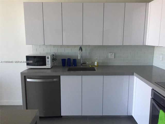 1600 NE 1st Ave 1819, Miami, FL 33132