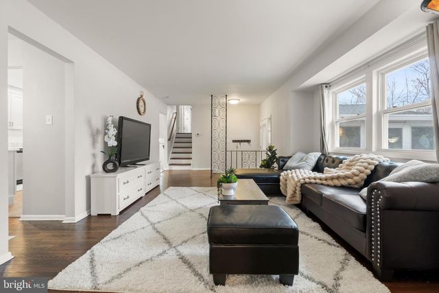 4 BELLE LN, Cinnaminson, NJ 08077