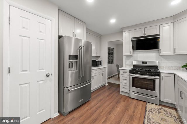 4 BELLE LN, Cinnaminson, NJ 08077