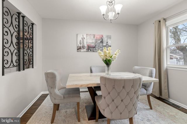 4 BELLE LN, Cinnaminson, NJ 08077