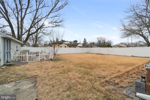 4 BELLE LN, Cinnaminson, NJ 08077