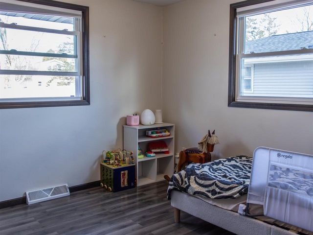 329 E GREEN BAY STREET, Pulaski, WI 54162