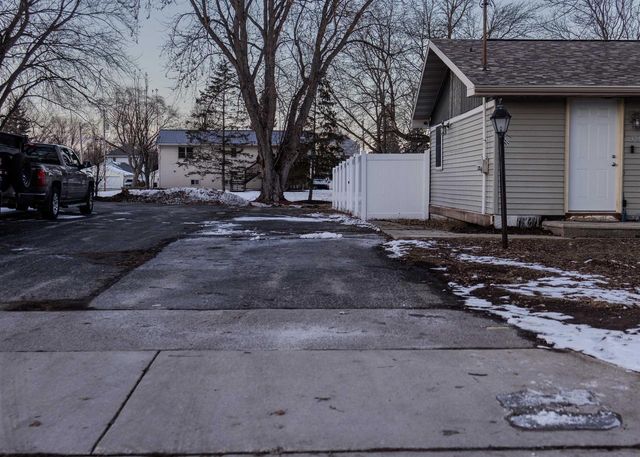 329 E GREEN BAY STREET, Pulaski, WI 54162