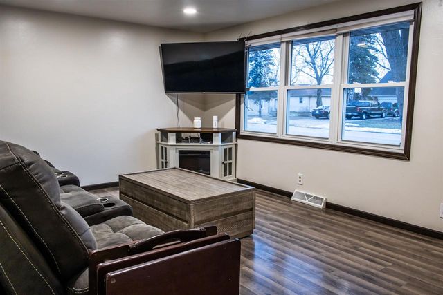 329 E GREEN BAY STREET, Pulaski, WI 54162