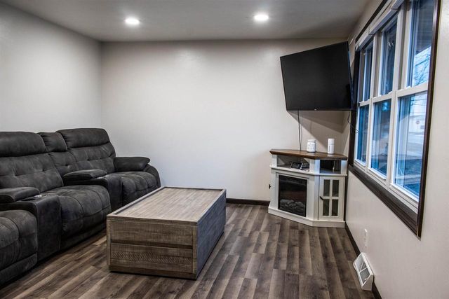 329 E GREEN BAY STREET, Pulaski, WI 54162