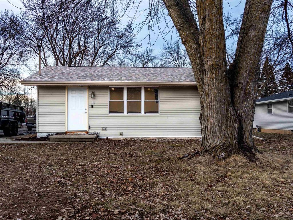 329 E GREEN BAY STREET, Pulaski, WI 54162