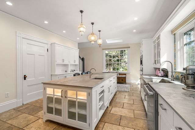 9 Farrar Street 9, Cambridge, MA 02138