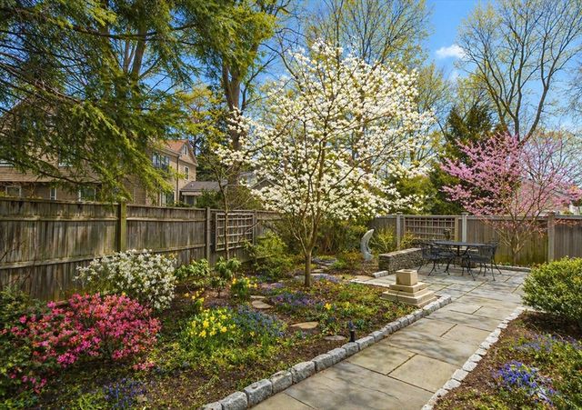 9 Farrar Street 9, Cambridge, MA 02138