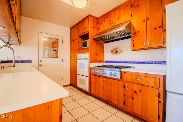 8601 Gloria Avenue, North Hills (los Angeles), CA 91343