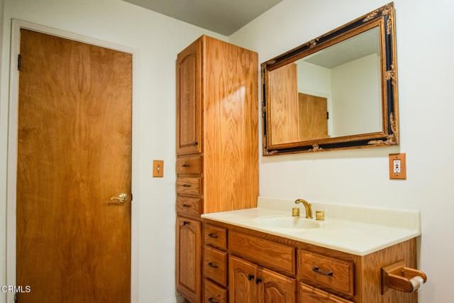 8601 Gloria Avenue, North Hills (los Angeles), CA 91343