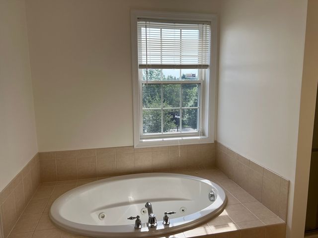 132 Clocktower Dr 312, Waltham, MA 02452