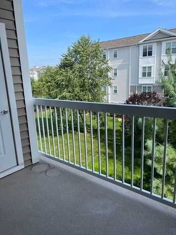 132 Clocktower Dr 312, Waltham, MA 02452