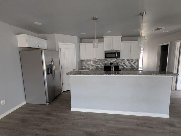 1302 N Clinton Avenue, A & B, Lubbock, TX 79416