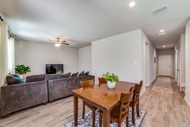 1529 Stony Island Dr, San Antonio, TX 78245