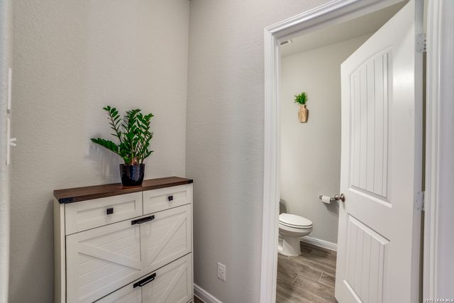 1529 Stony Island Dr, San Antonio, TX 78245