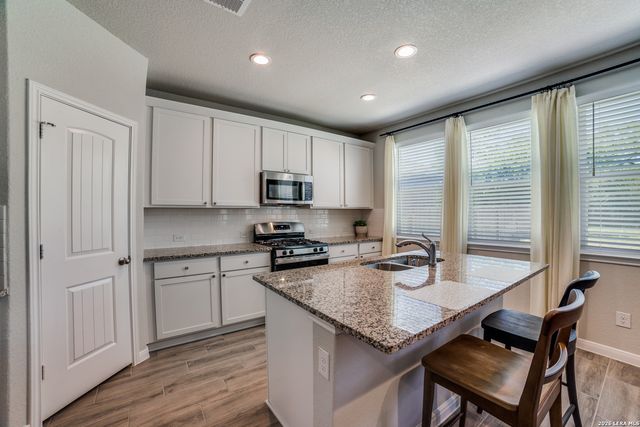 1529 Stony Island Dr, San Antonio, TX 78245